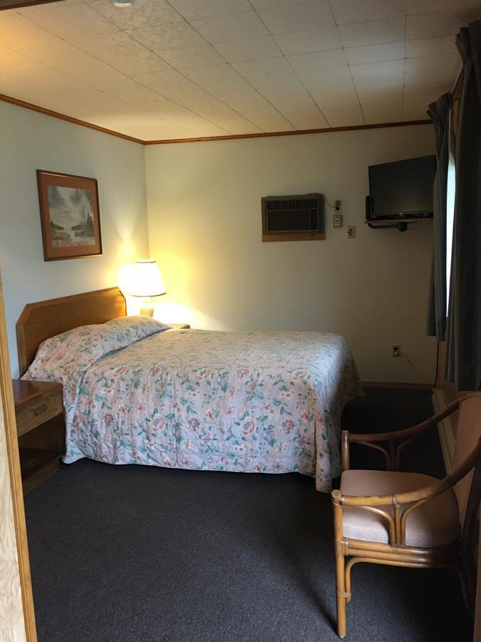 Barberry Court Motel &Cabins レイク・ジョージ エクステリア 写真